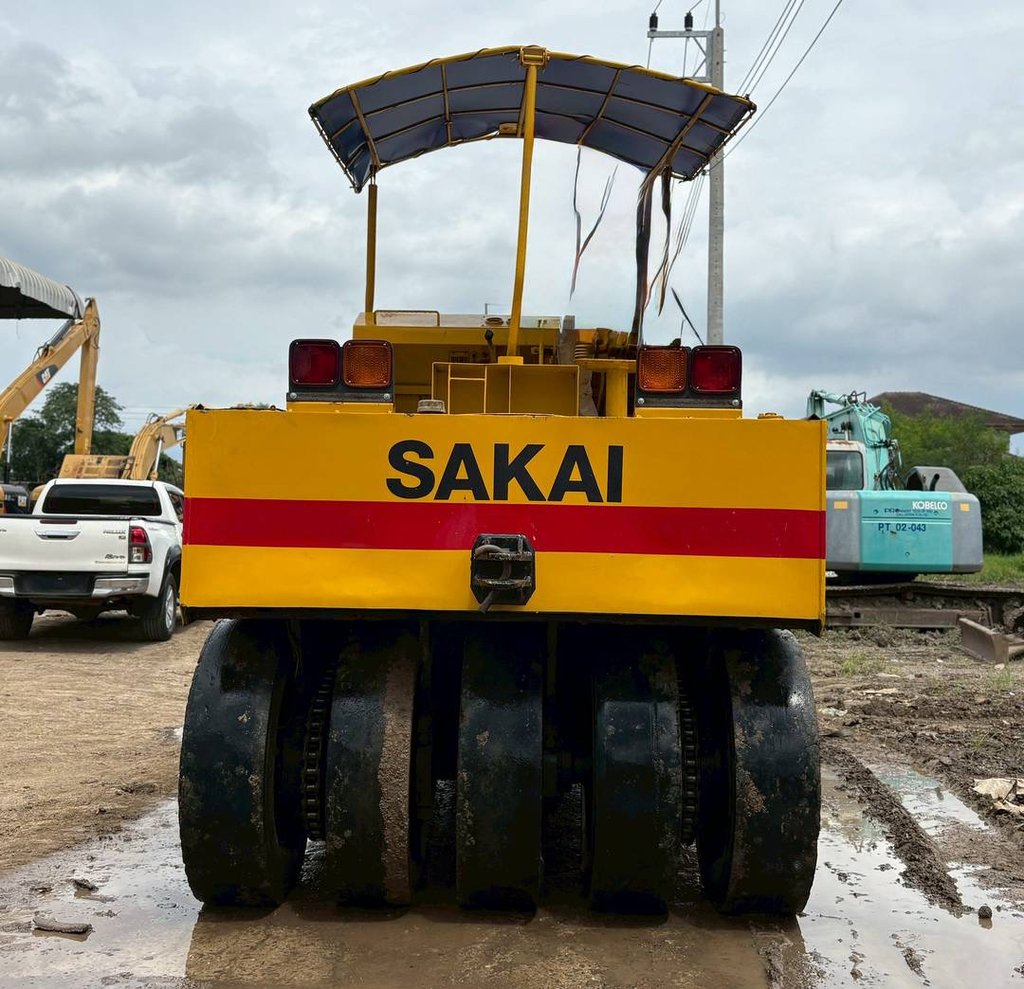 รถบด 9 ล้อยาง SAKAI TS150