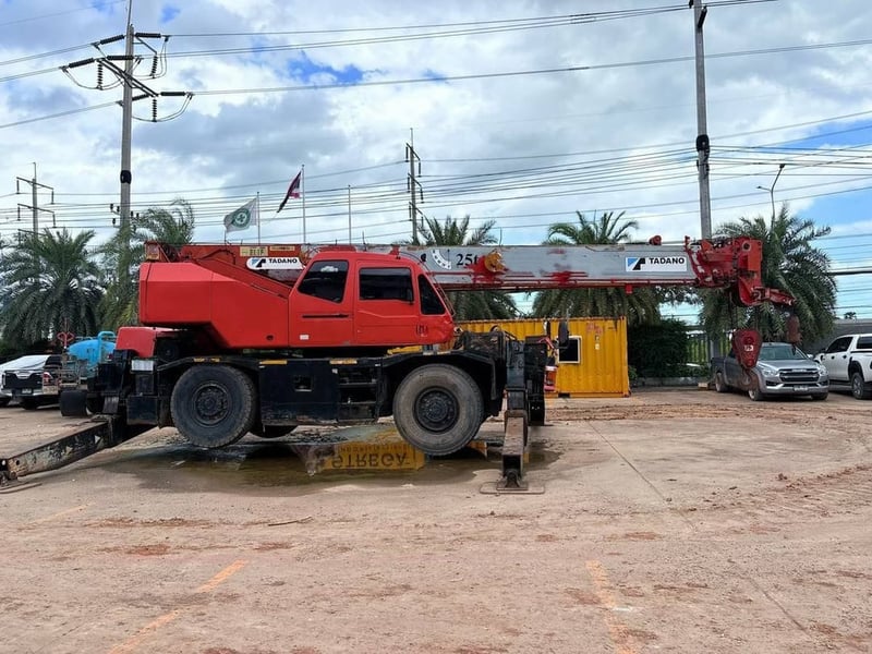 รถเครน4ล้อ 25 ตัน 𝗧𝗔𝗡𝗔𝗗𝗢 𝗧𝗥𝟮𝟱𝟬-𝗠𝟲 รถเครน4ล้อ 25 ตัน 𝗧𝗔𝗡𝗔𝗗𝗢 𝗧𝗥𝟮𝟱𝟬-𝗠𝟲