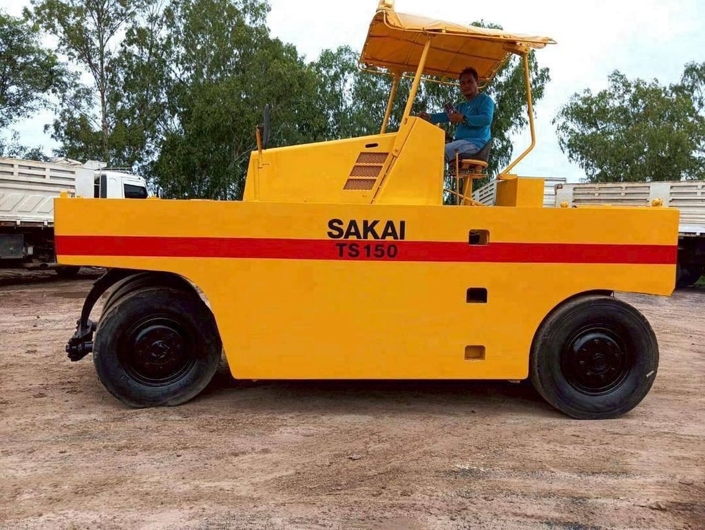 รถบด 9 ล้อยาง SAKAI TS150 รถบด 9 ล้อยาง SAKAI TS150