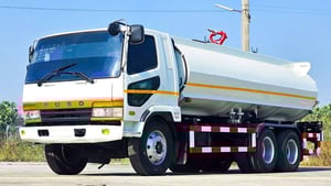 รถน้ำ 10 ล้อ 2 เพลา บรรจุ 15,000 ลิตร รถน้ำ 10 ล้อ 2 เพลา บรรจุ 15,000 ลิตร