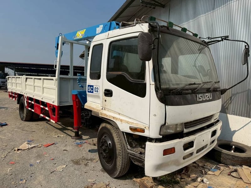 6 ล้อติดเครน 4.5 ตัน กระบะยาว 6 เมตร