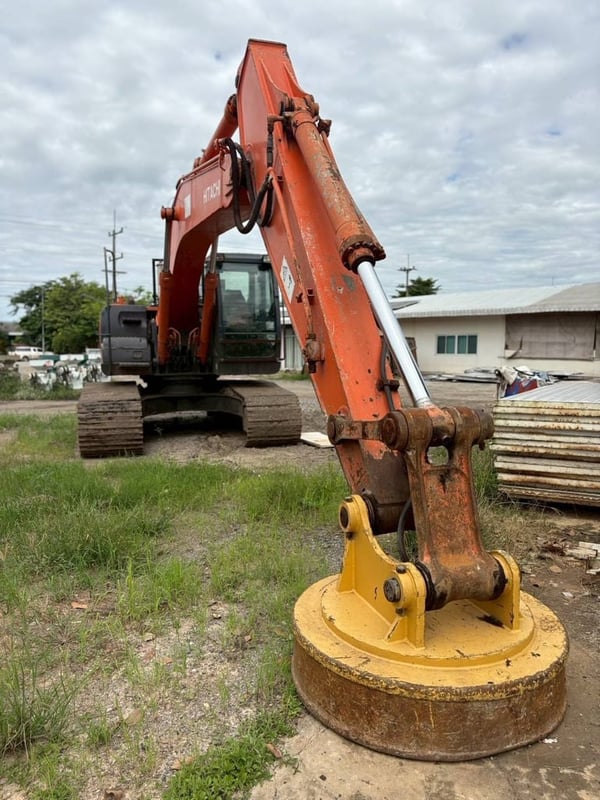 แบคโฮ20 ตันติดเเม่เหล็กไฟฟ้า