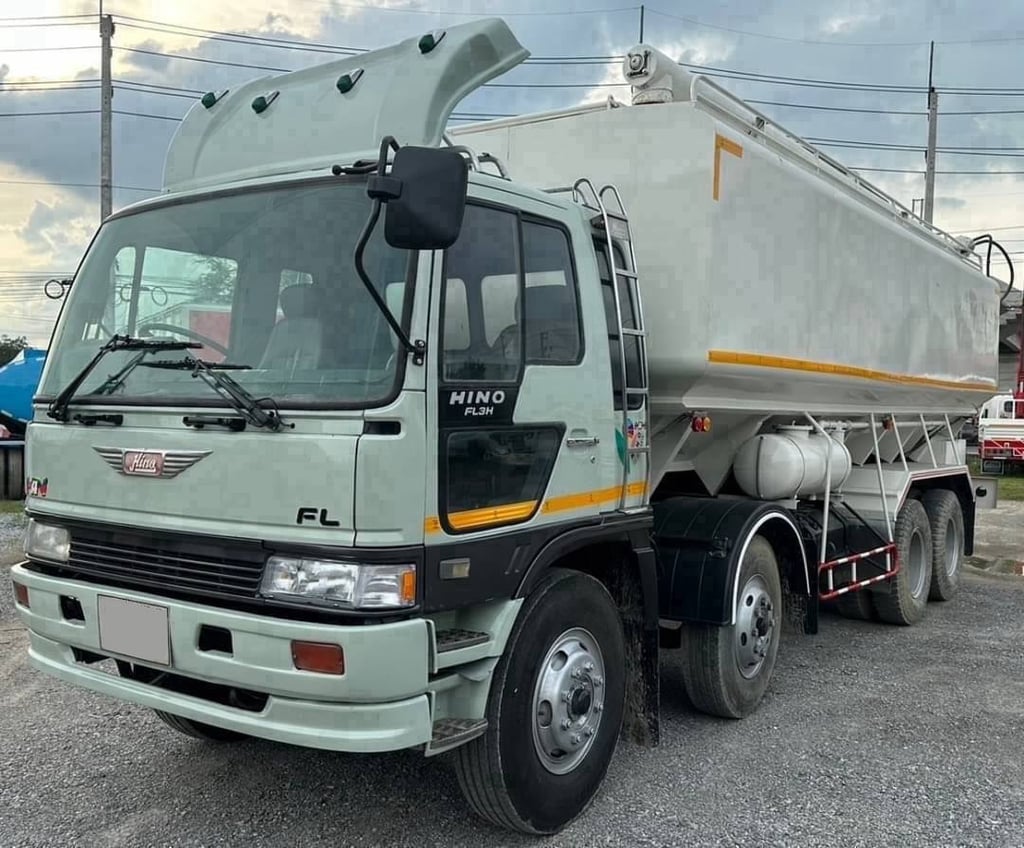 12 ล้อ 1 เพลา รถเบ้าบรรทุกอาหารสัตว์ 12 ล้อ 1 เพลา รถเบ้าบรรทุกอาหารสัตว์