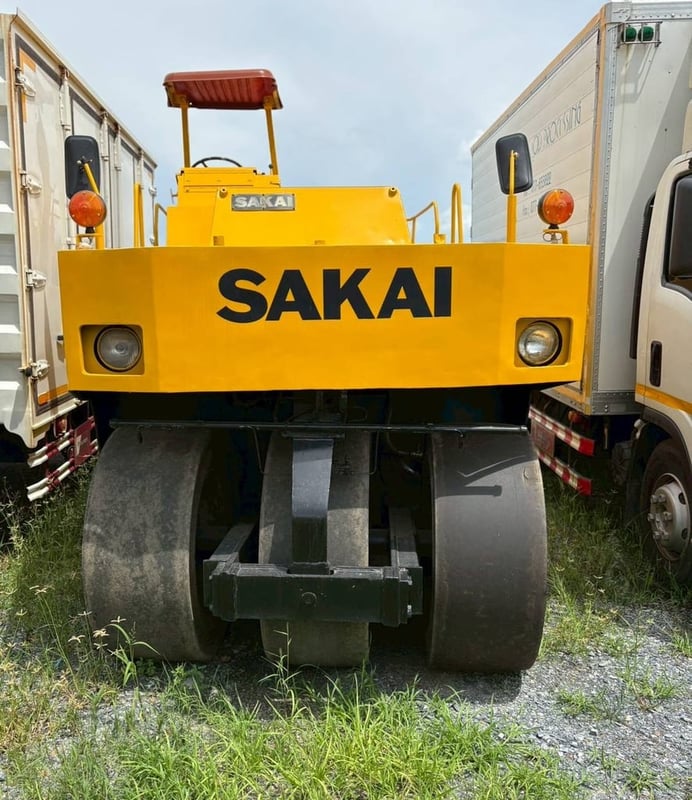 รถบดล้อยาง 7 ล้อ Sakai T2