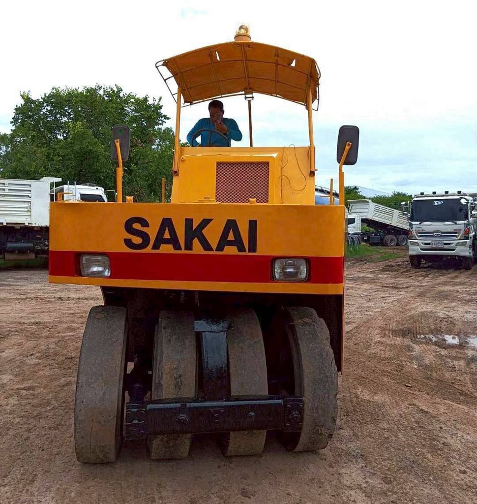 รถบด 9 ล้อยาง SAKAI TS150 รถบด 9 ล้อยาง SAKAI TS150