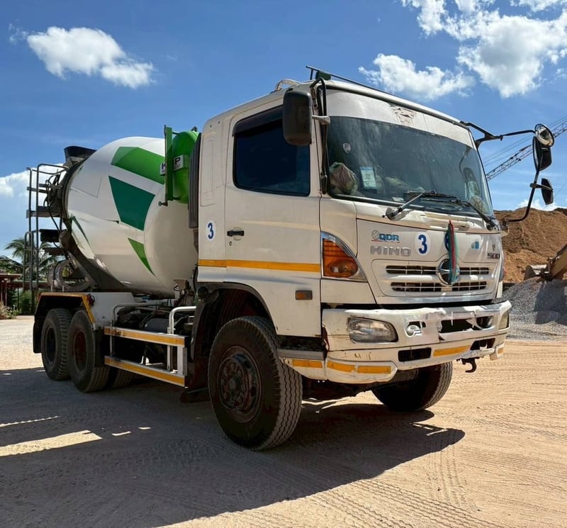 HINO  330แรงม้า รถบรรทุก 10ล้อ โม่ผสมปูน ปี2015