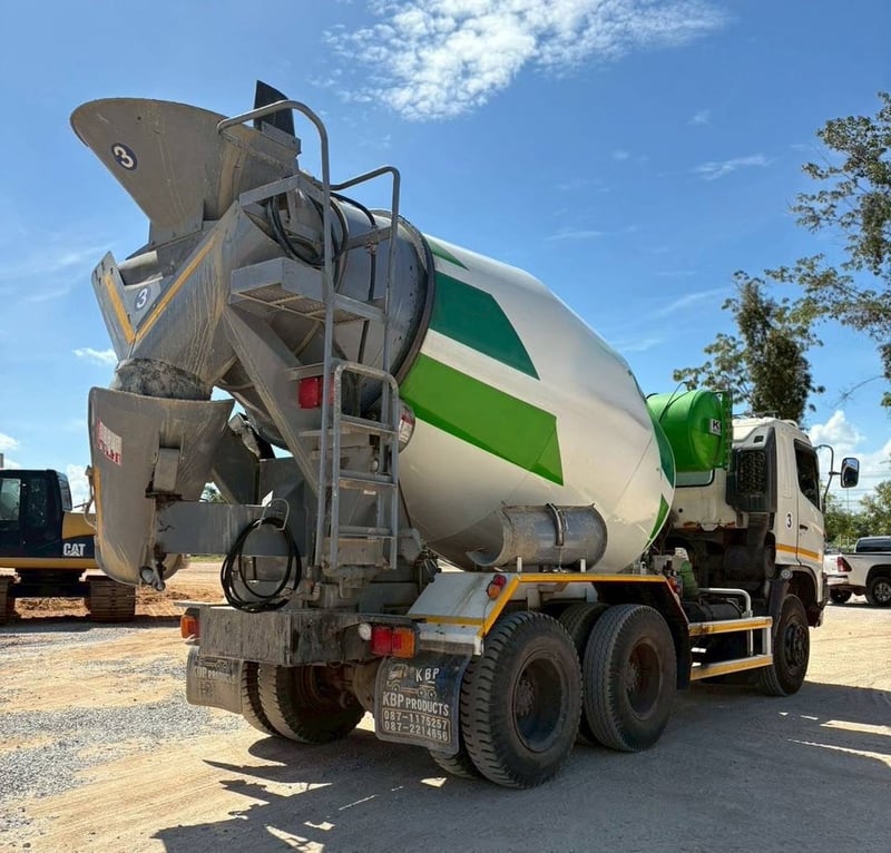 HINO  330แรงม้า รถบรรทุก 10ล้อ โม่ผสมปูน ปี2015