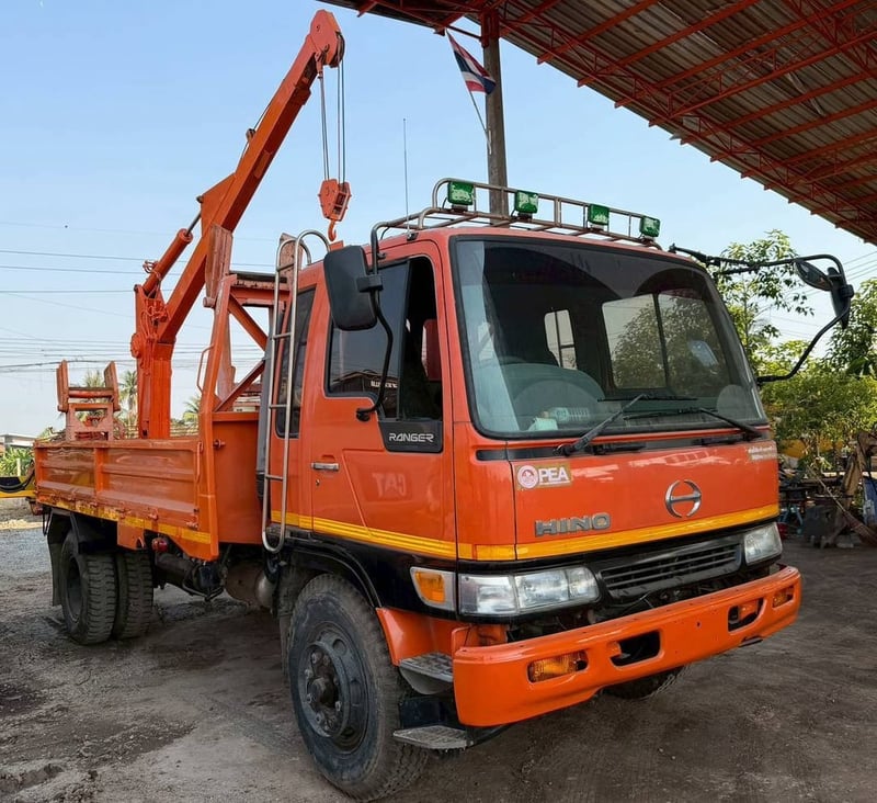 6 ล้อ ติดเครน 3 ตัน ยกเสาไฟ 