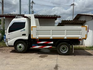 6 ล้อดั้ม Hino Dutro