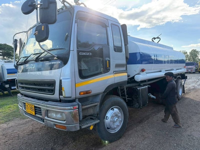 10 ล้อ 2 เพลา บรรจุ 15,000 ลิตร