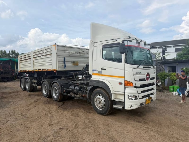 หัวลากพร้อมเซมิดั้ม