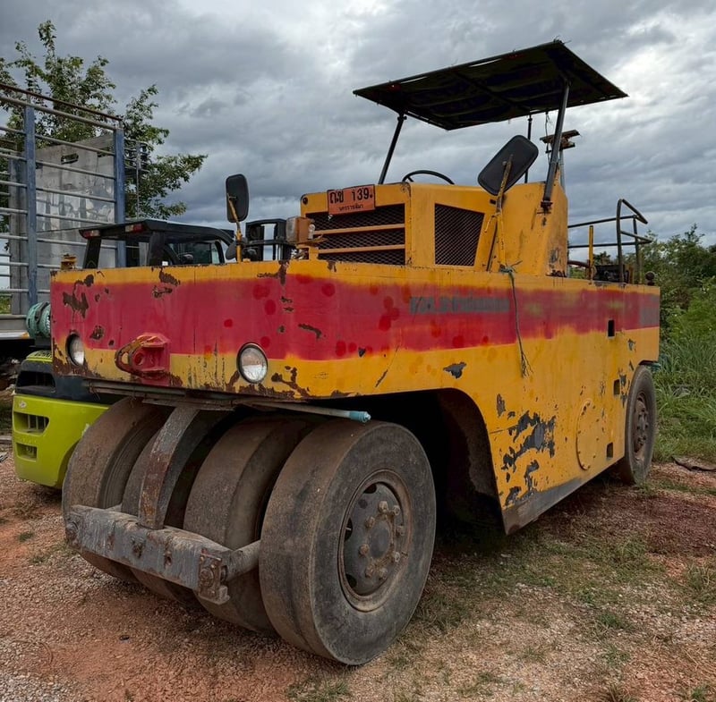 รถบด 9 ล้อยาง SAKAI TS7409