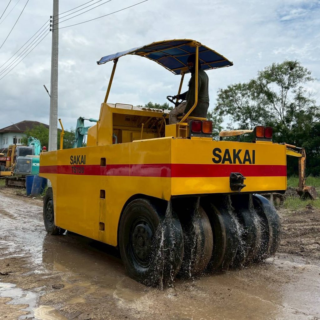 รถบด 9 ล้อยาง SAKAI TS150