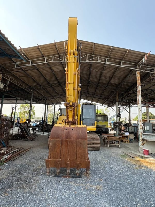 รถขุด Komatsu pc200-8 mo