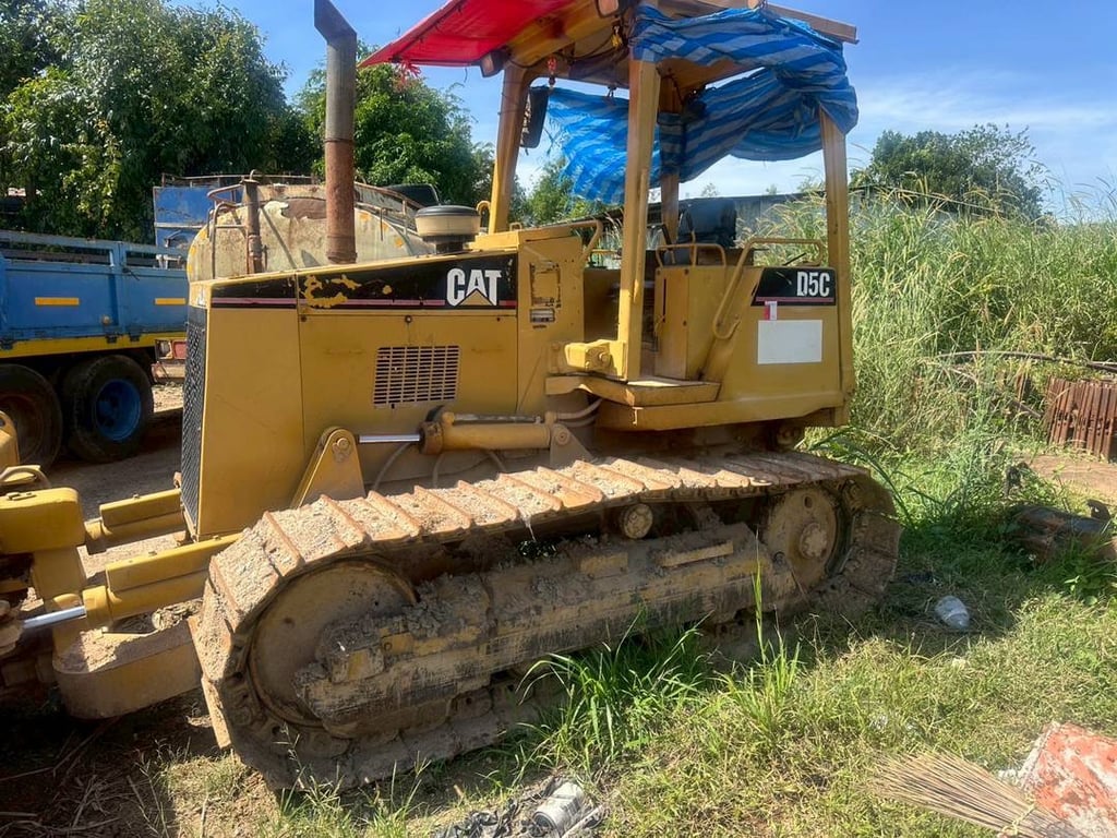 แทรคเตอร์ ตีนไก่ CaterpillarD5C Series III