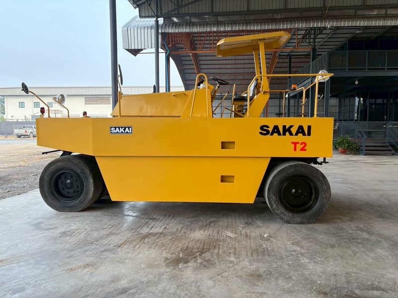 รถบดล้อยาง 7 ล้อ SAKAI T2