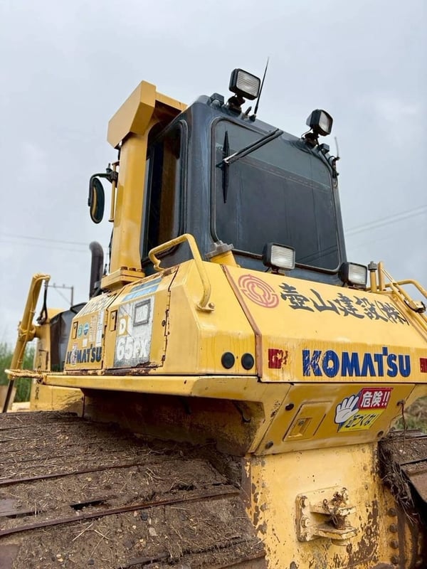 รถเเทรกเตอร์Komatsu D65PX-15CEO รถเเทรกเตอร์Komatsu D65PX-15CEO