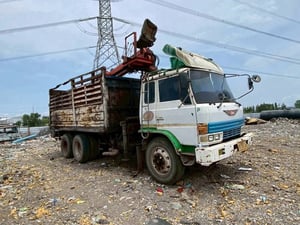 10 ล้อคอกสูง 1 เพลา ติดมือขยุ้ม