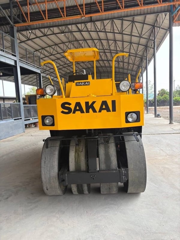 รถบด 9 ล้อยาง SAKAT  TS200