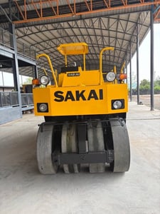 รถบด 9 ล้อยาง SAKAT  TS200