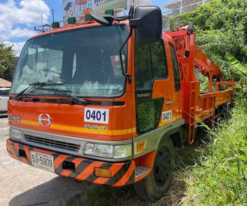 รถ 6 ล้อ เจาะเสาไฟฟ้า ชุดเจาะ Aichi 3 ตัน