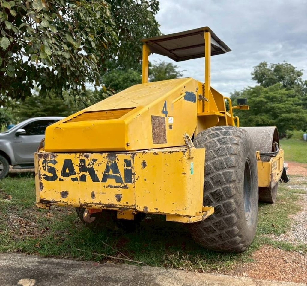 รถบด 10 ตัน SAKAI SV512D