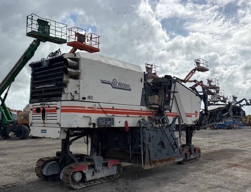 รถกัดถนนนำเข้าWIRTGEN W210 รถกัดถนนนำเข้าWIRTGEN W210