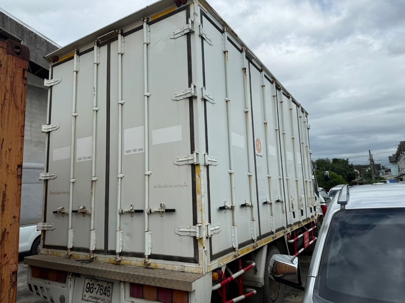 ISUZU FTR 195แรงม้า รถบรรทุก 6ล้อ ตู้แห้ง ปี2005