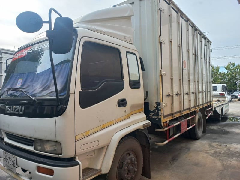 ISUZU FTR 195แรงม้า รถบรรทุก 6ล้อ ตู้แห้ง ปี2005
