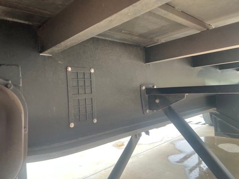 หางตู้ผ้าใบ พนัส