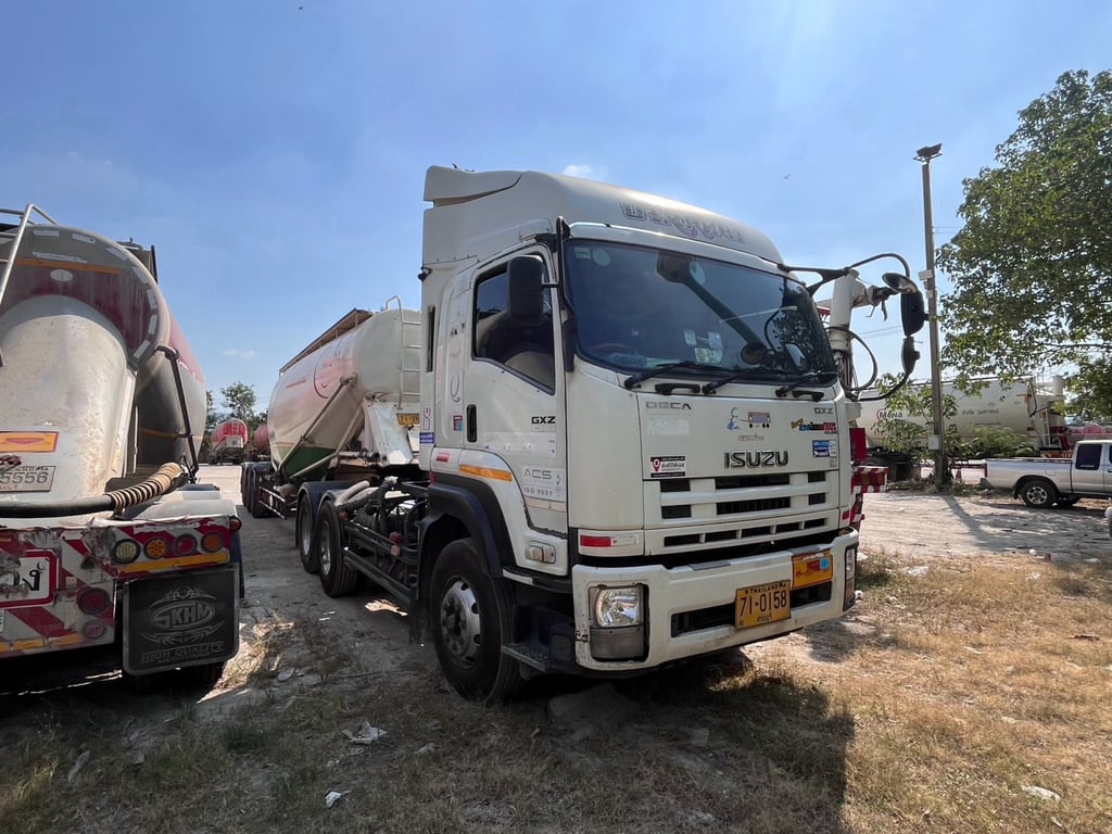 สิบล้อหัวลาก GXZ