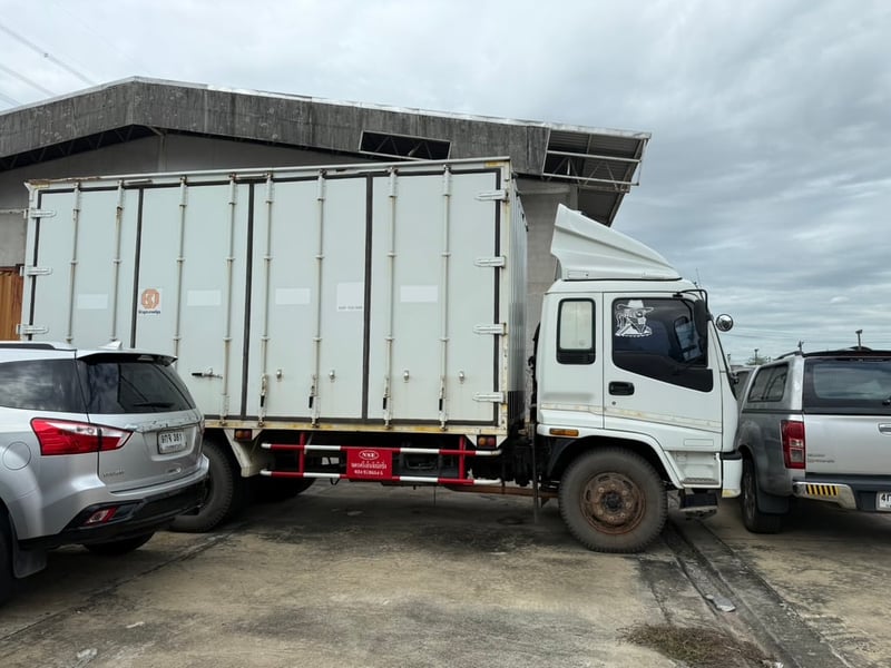ISUZU FTR 195แรงม้า รถบรรทุก 6ล้อ ตู้แห้ง ปี2005