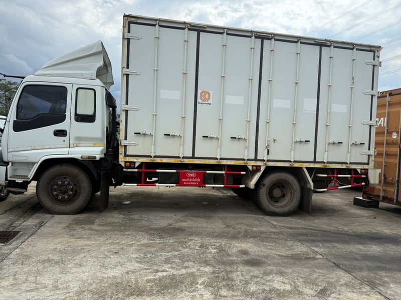 ISUZU FTR 195แรงม้า รถบรรทุก 6ล้อ ตู้แห้ง ปี2005
