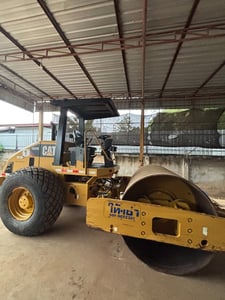 รถบดสั่นสะเทือน CAT CS533E  พร้อมเปลือกหนามให้ มีเล่มทะเบียน