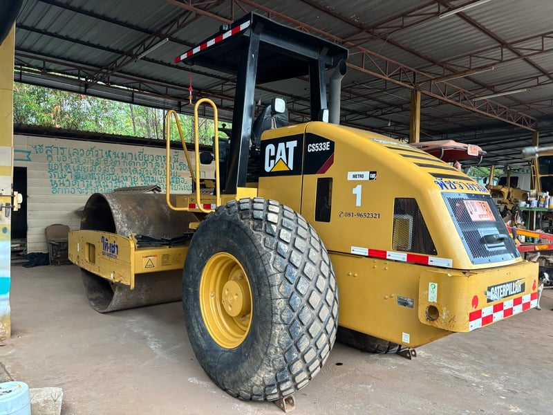 รถบดสั่นสะเทือน CAT CS533E  พร้อมเปลือกหนามให้ มีเล่มทะเบียน