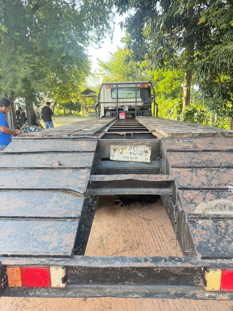 รถ 12 ล้อ ท้ายลาด ล้อมิตซูเครื่อง 330 แรง2 เพลาพร้อมใช้งาน