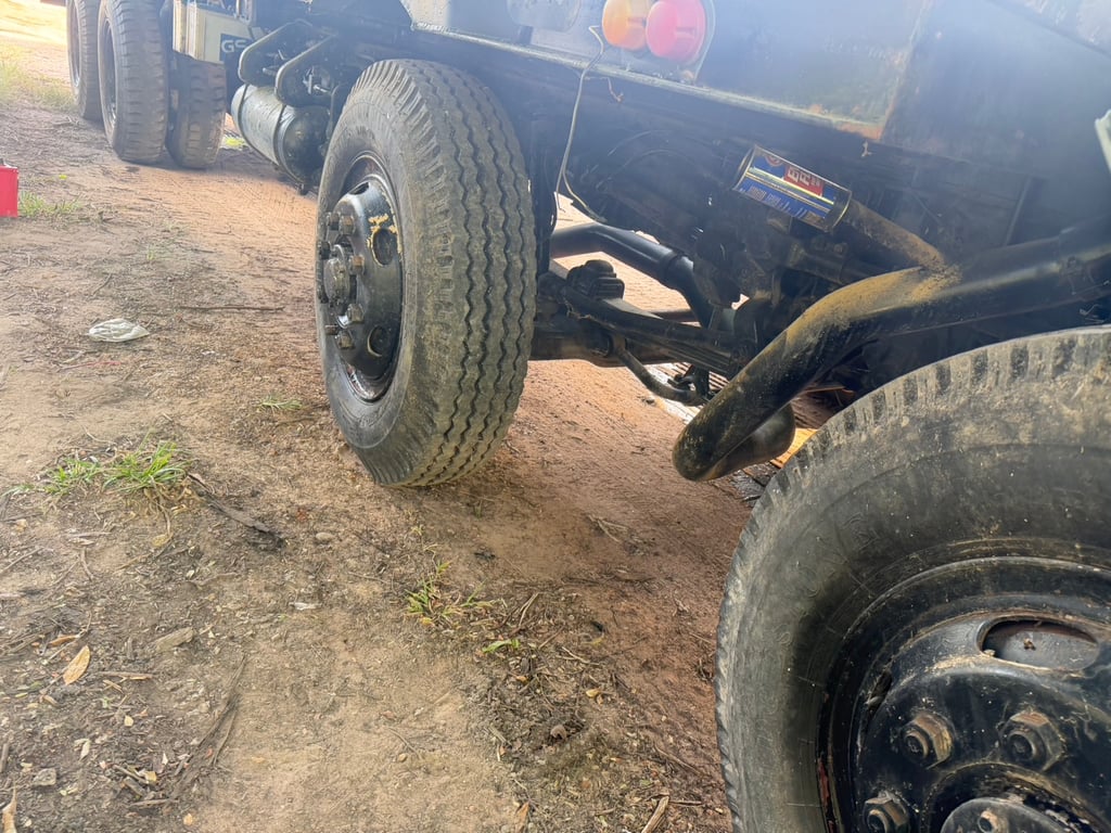 รถ 12 ล้อ ท้ายลาด ล้อมิตซูเครื่อง 330 แรง2 เพลาพร้อมใช้งาน