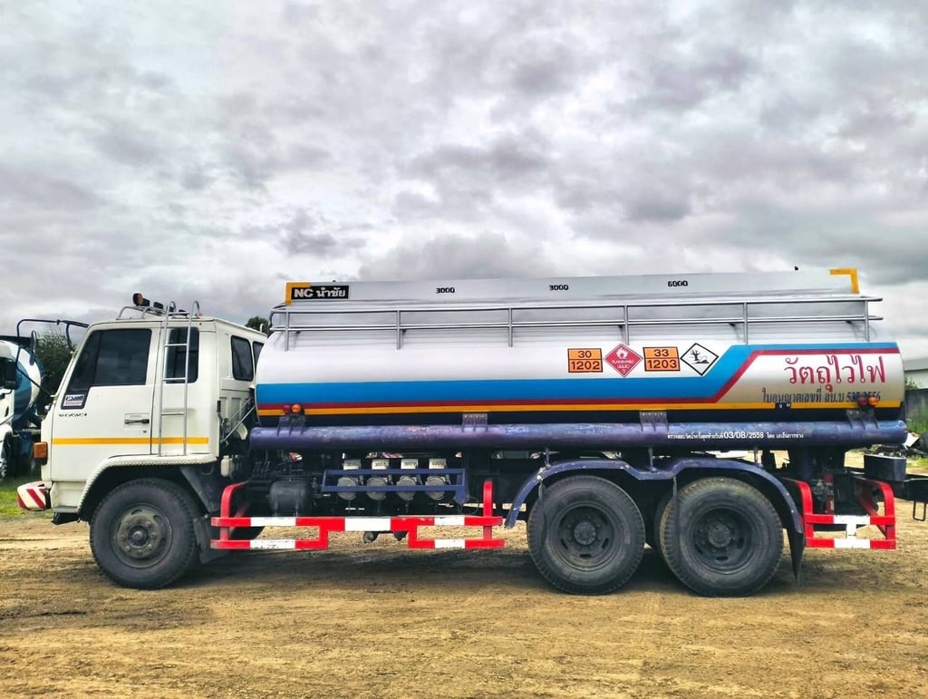 ISUZU 195 บรรทุกน้ำความจุ 16,000 ลิตร