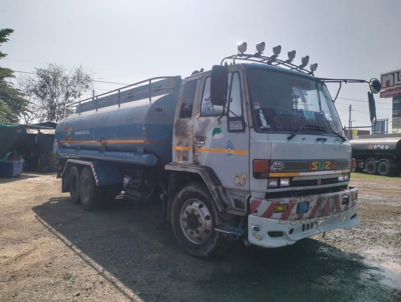 ISUZU Rocky FVM 195 บรรจุน้ำ 16,000 ลิตร ระบบดูดน้ำสเปรย์น้ำสภาพพร้อมใช้
