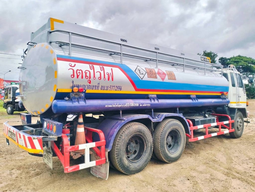 ISUZU 195 บรรทุกน้ำความจุ 16,000 ลิตร