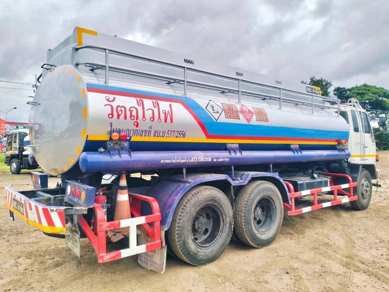 ISUZU 195 บรรทุกน้ำความจุ 16,000 ลิตร