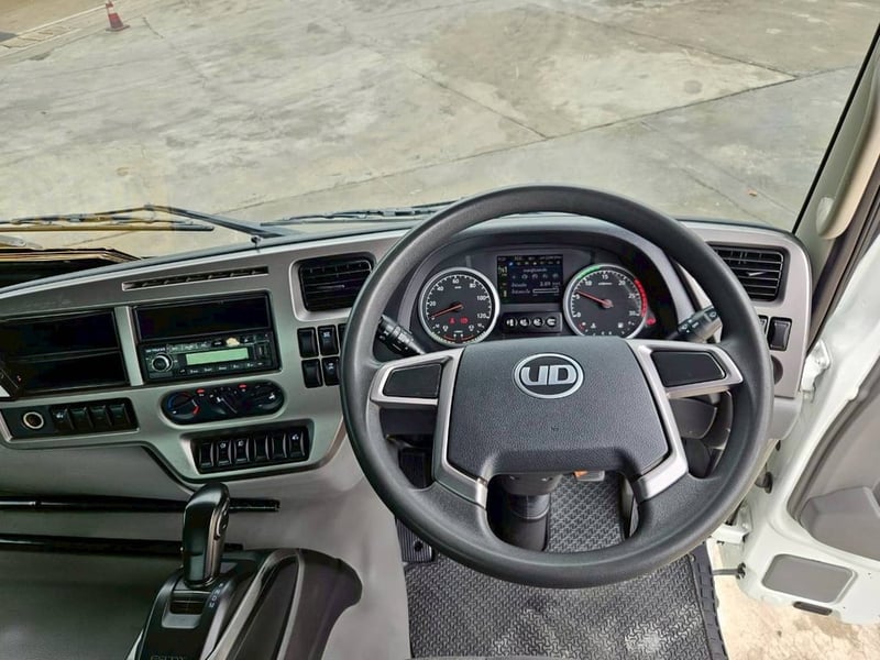 UD CWE 390แรงม้า รถบรรทุก 10ล้อ หัวลาก เฉพาะหัว ปี2023 เลขไมล์ 228,000 กม.
