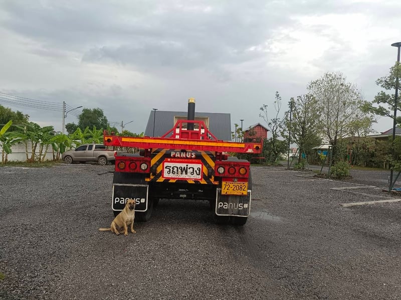 หางกึ่งพ่วงบรรทุกยกท้าย