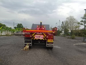 หางกึ่งพ่วงบรรทุกยกท้าย