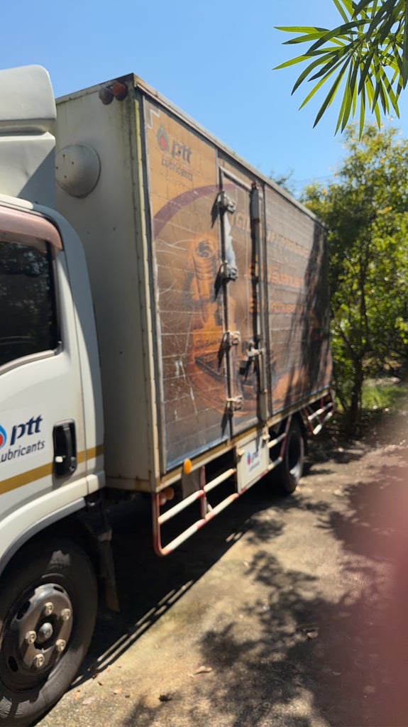 รถ 6 ล้อ  รุ่น NMR ปี2561