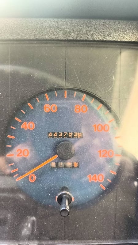 รถฮีโน่ 6 ล้อ ตู้แห้ง ปี2539