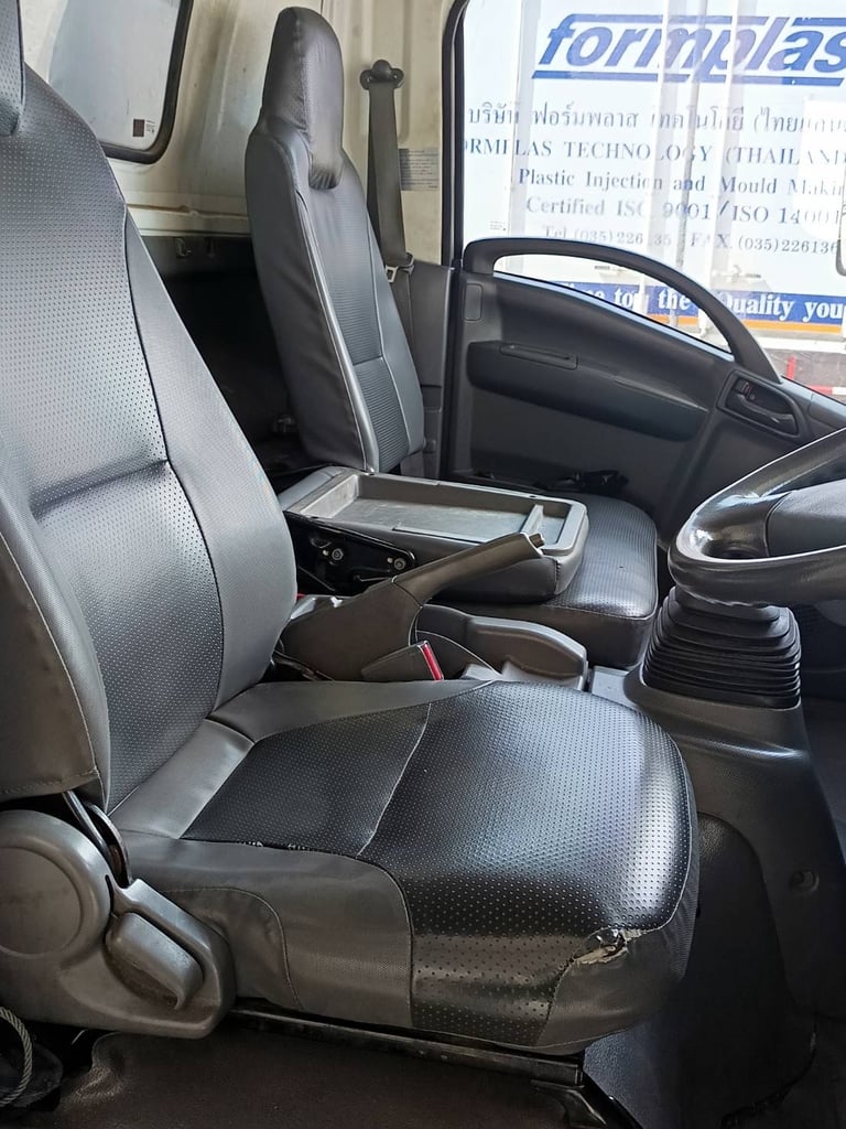 รถอีซูซุ 4 ล้อ  NPR75K ปี 2554 ตู้แห้ง รถอีซูซุ 4 ล้อ  NPR75K ปี 2554 ตู้แห้ง