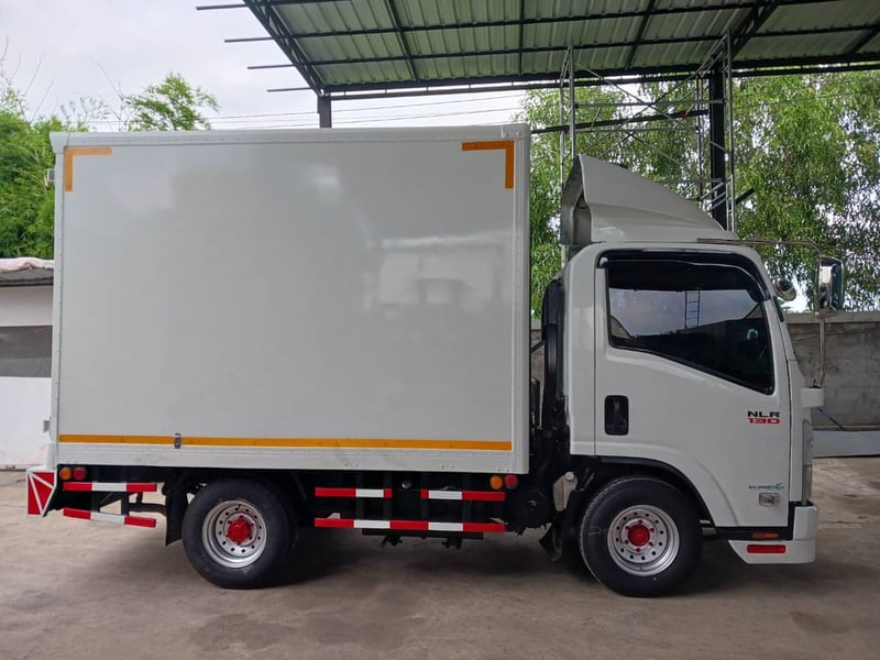 ISUZU NLR 130แรงม้า รถบรรทุก 4ล้อ ตู้แห้ง ปี2020