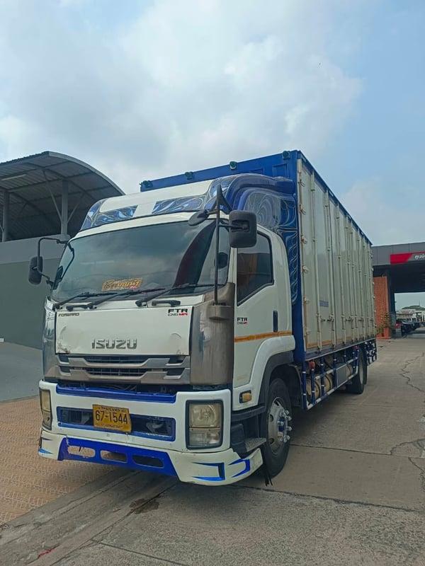 ISUZU FTR 220แรงม้า รถบรรทุก 6ล้อ ตู้แห้ง ปี2012