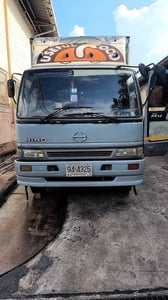 รถฮีโน่ 6 ล้อ ตู้แห้ง ปี 2544